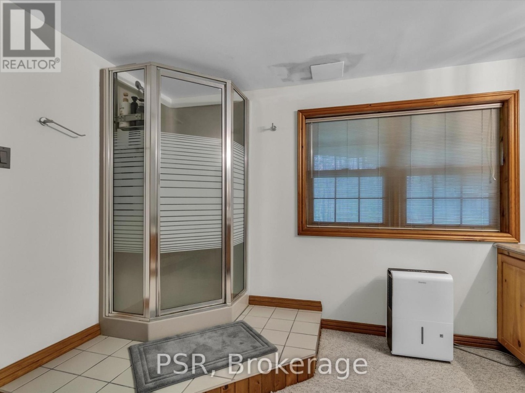 1040 AMELIA CRESCENT, 