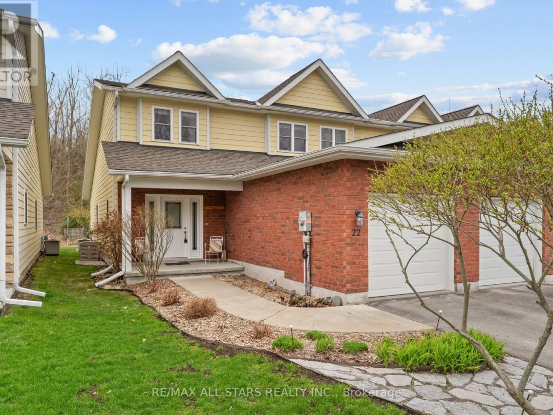 22 DEANE STREET, Kawartha Lakes (Fenelon Falls)