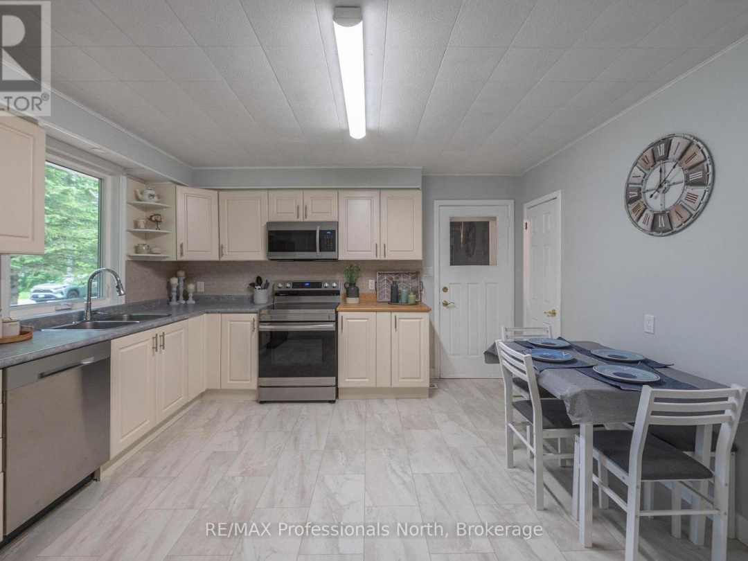 7 STOUFFER STREET, Minden Hills (Minden)