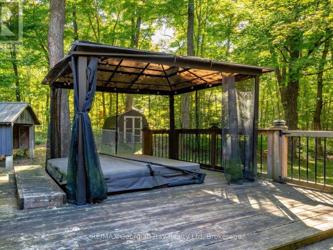 1745 TWIN OAKS CRESCENT, 