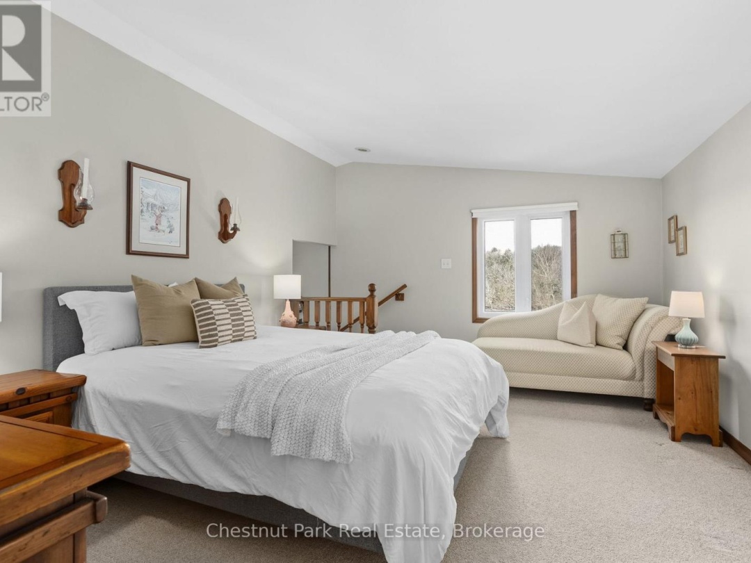 527 HARP LAKE ROAD, Harp Lake
