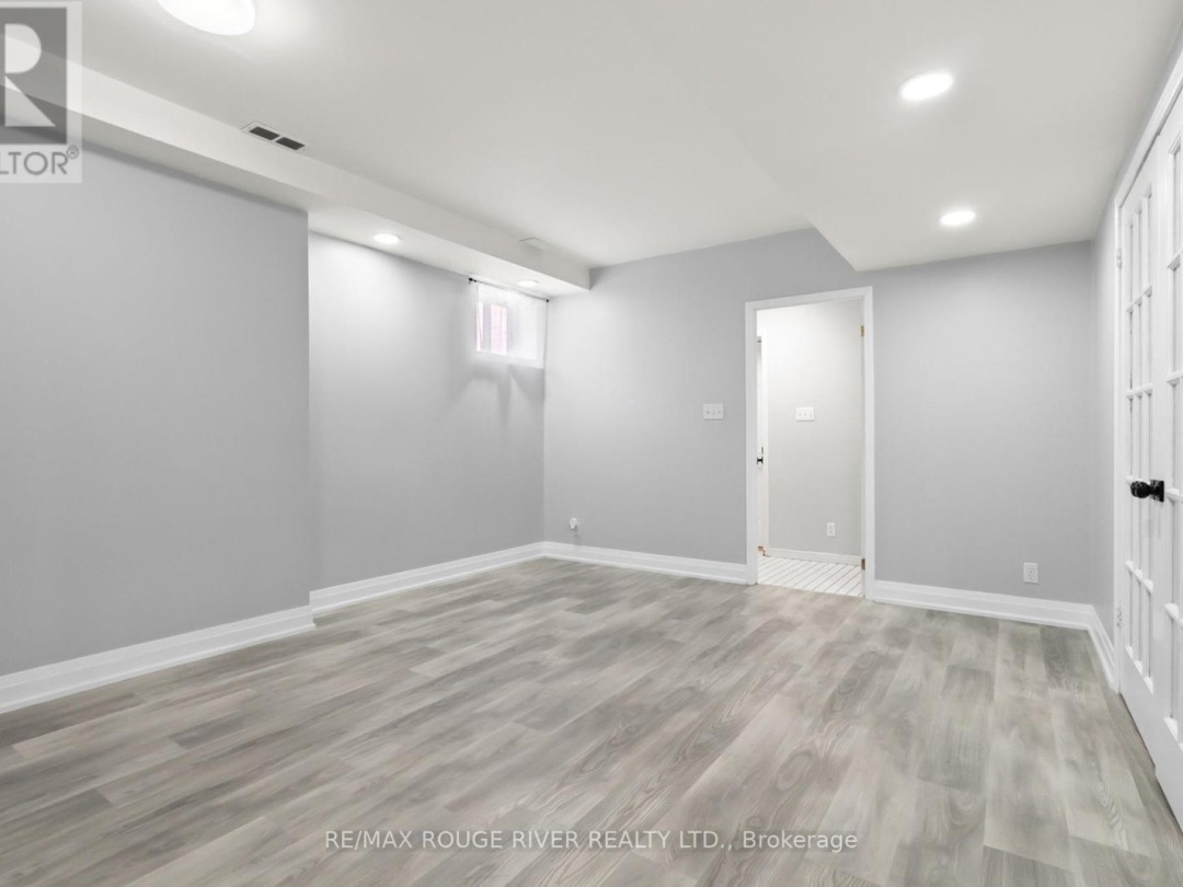 495 LAKELAND CRESCENT, 