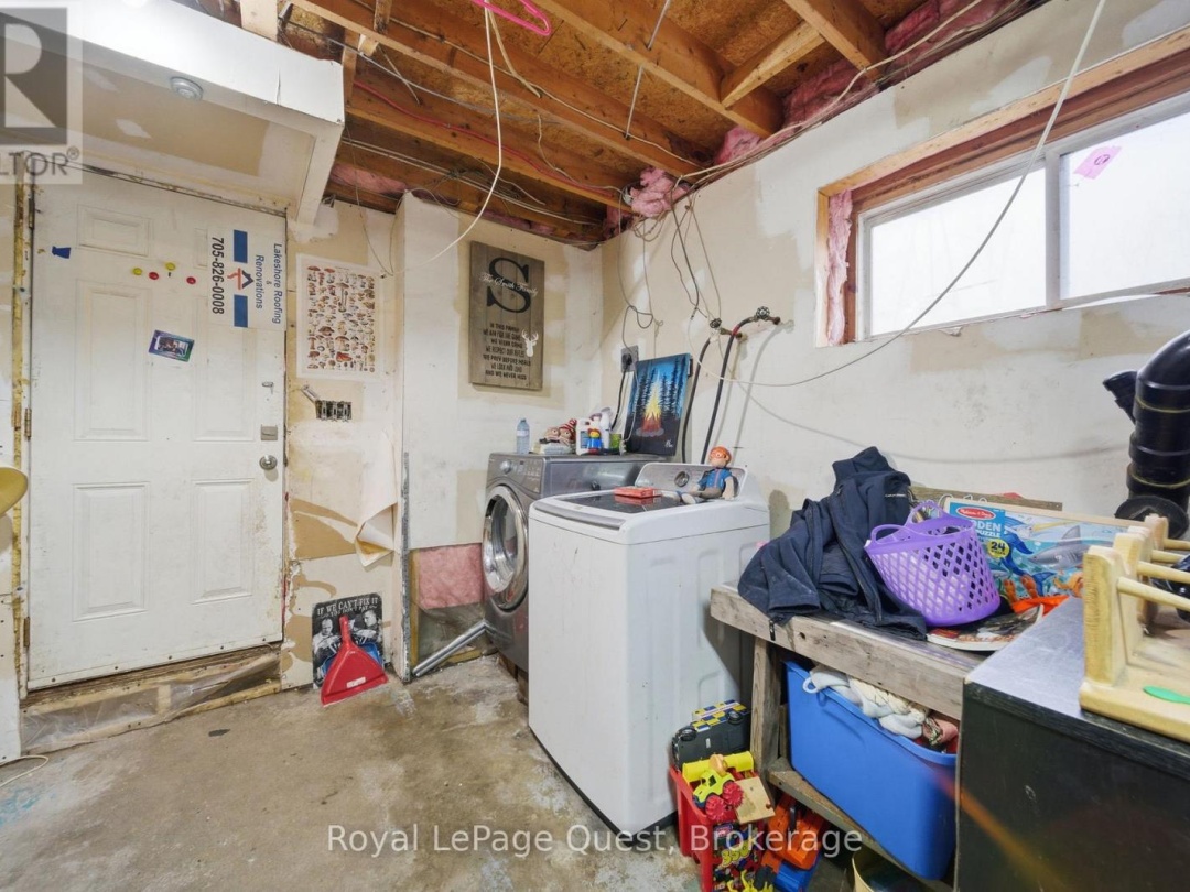 7476 ASH CRESCENT, Black River
