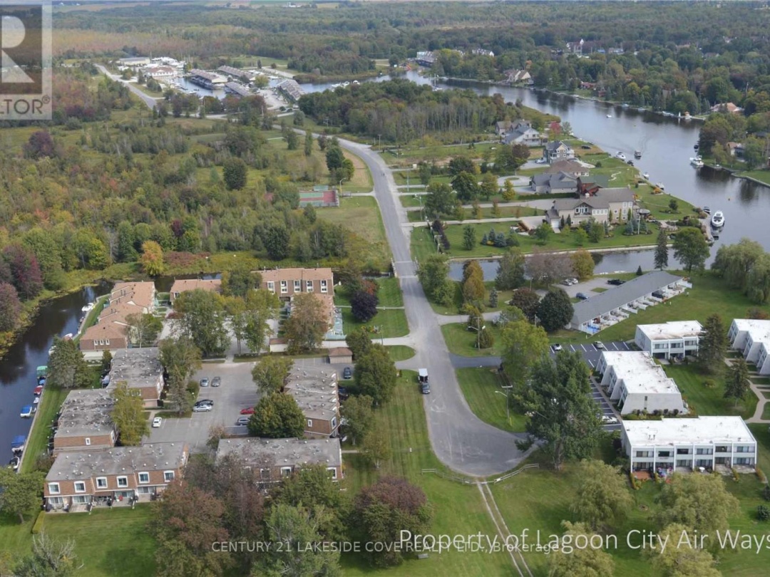 UNIT 4 - 4 PARADISE BOULEVARD, Lake Simcoe