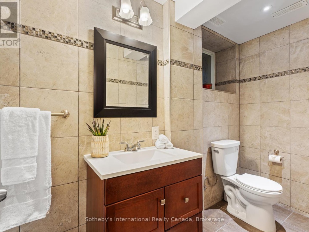 1111 MAPLEHURST DRIVE, Peninsula Lake