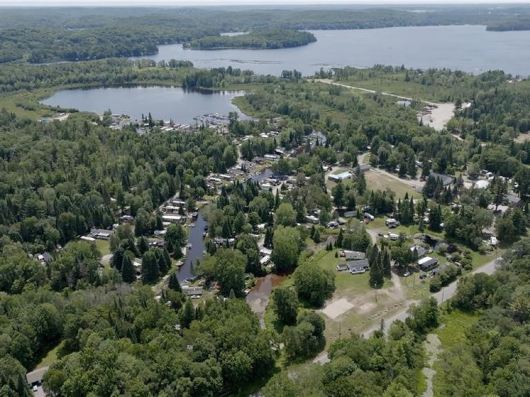 85 HUTCHINSON BEACH Road Unit# B56, Deer Lake
