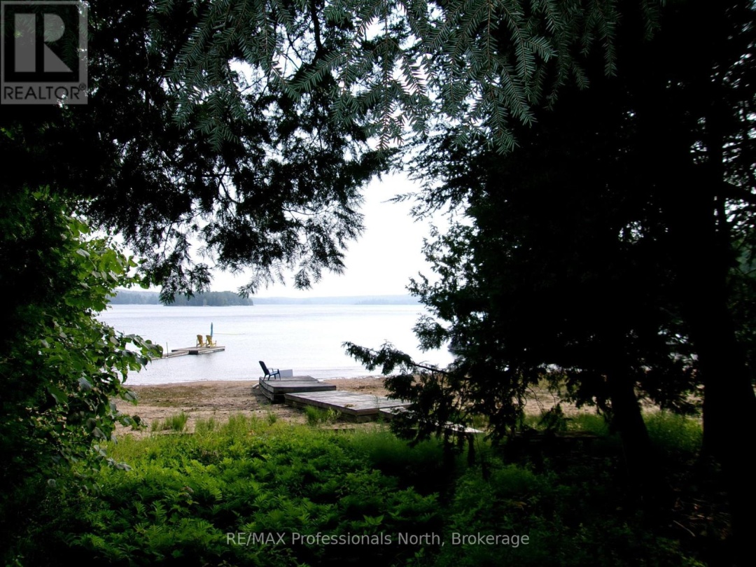 6213 KENNISIS LAKE ROAD, Kennisis Lake