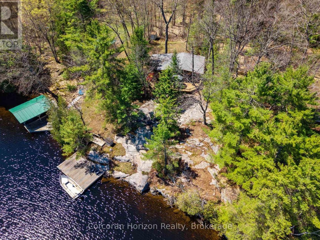 462 ISLAND 90 ISLAND, Six Mile Lake