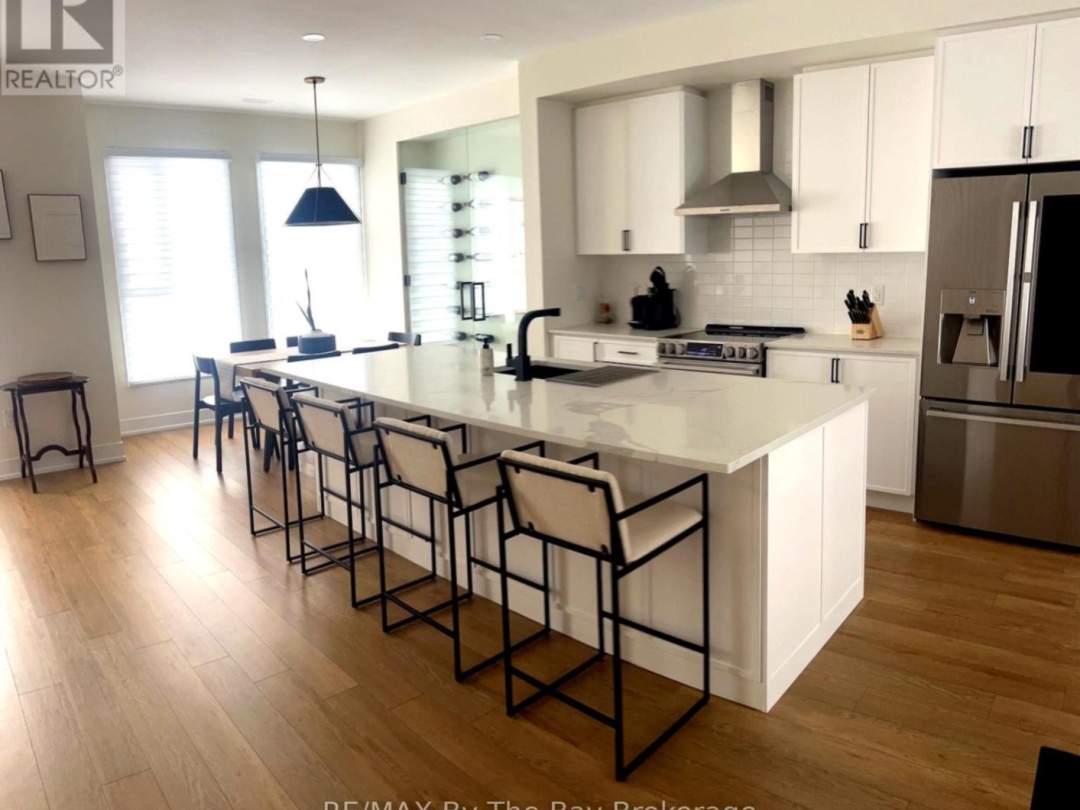 8 BRU LOR LANE, Lake Simcoe