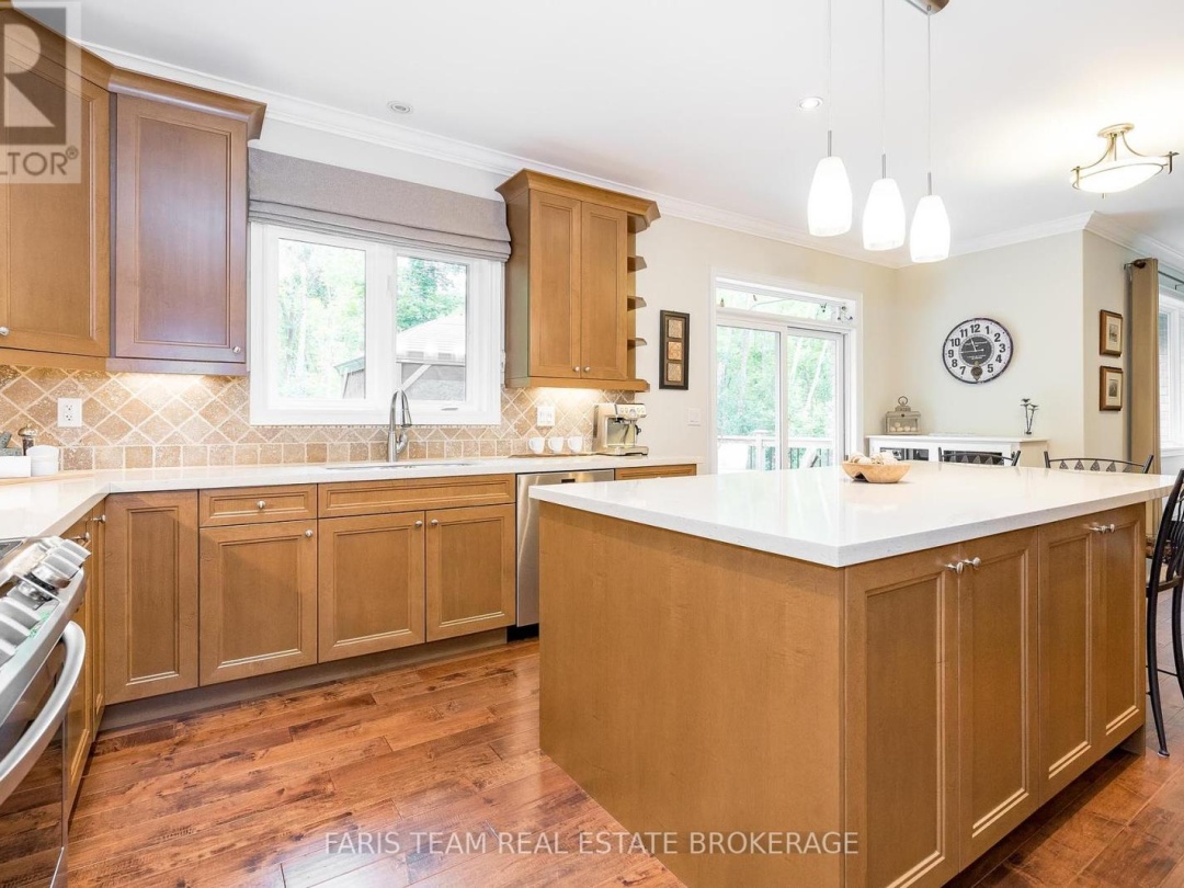 1559 RIMKEY CRESCENT, 
