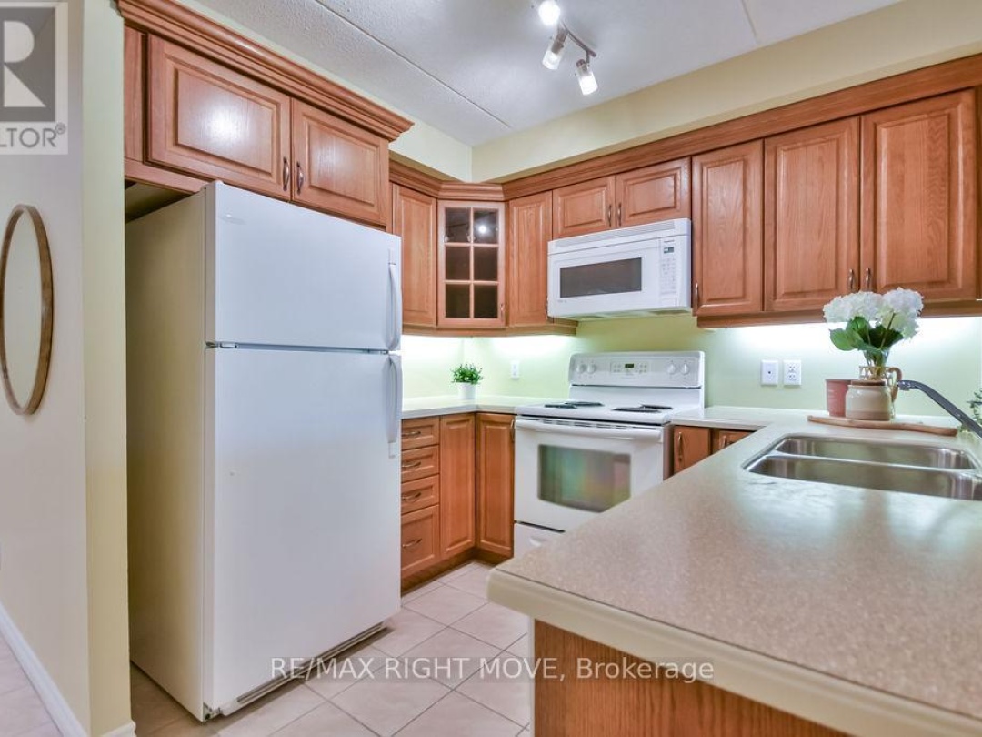 313 - 486 LACLIE STREET, 