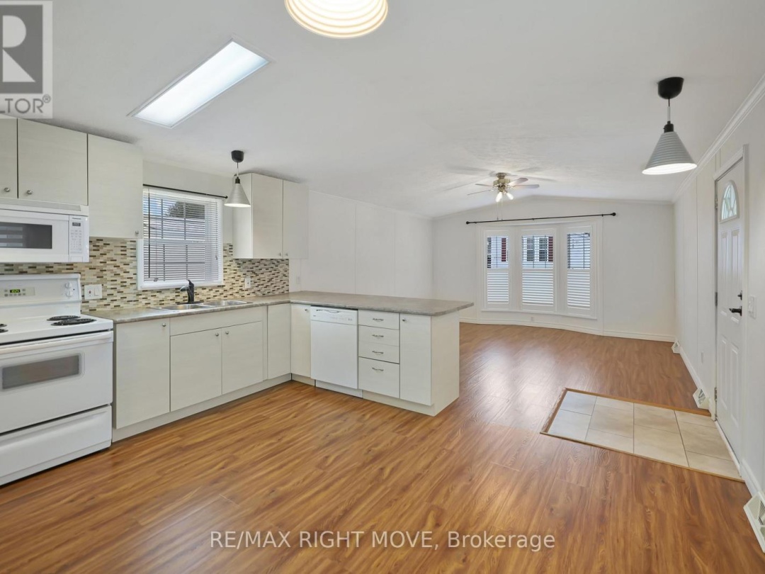 4041 ASH CRESCENT, Severn