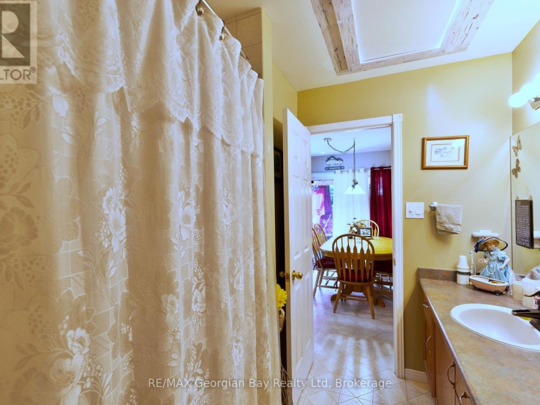 33 ANDERSON CRESCENT, 