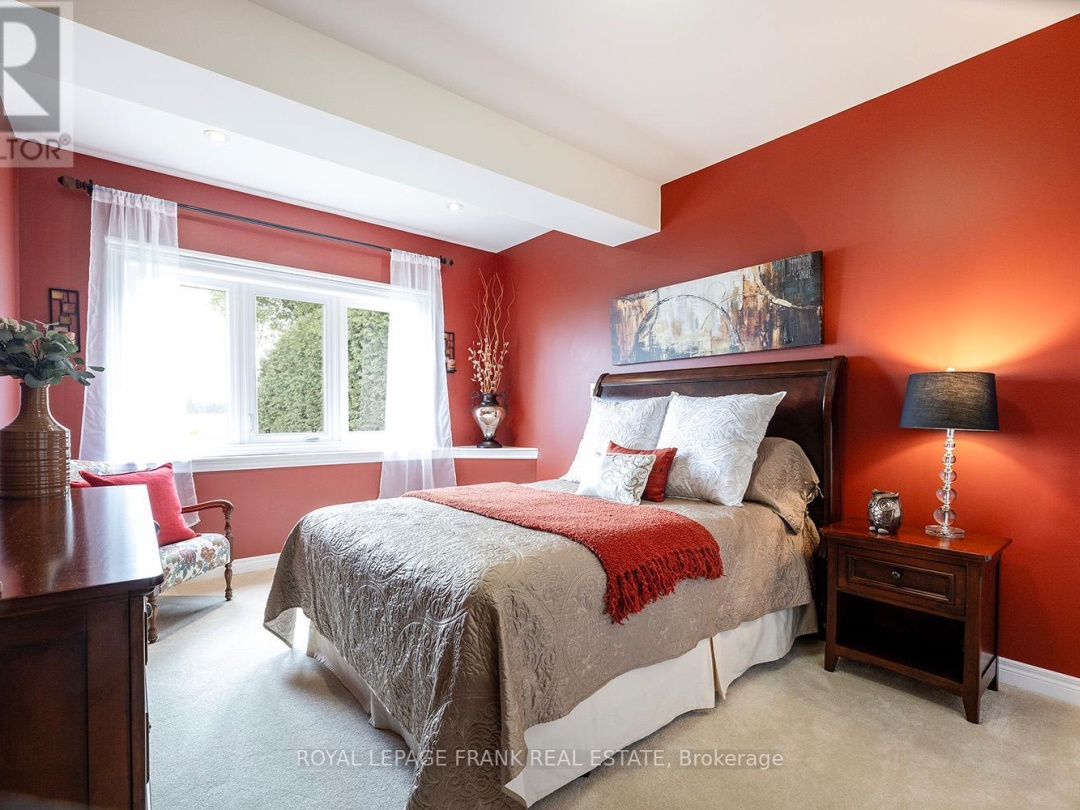 24 GILSON POINT PLACE, 