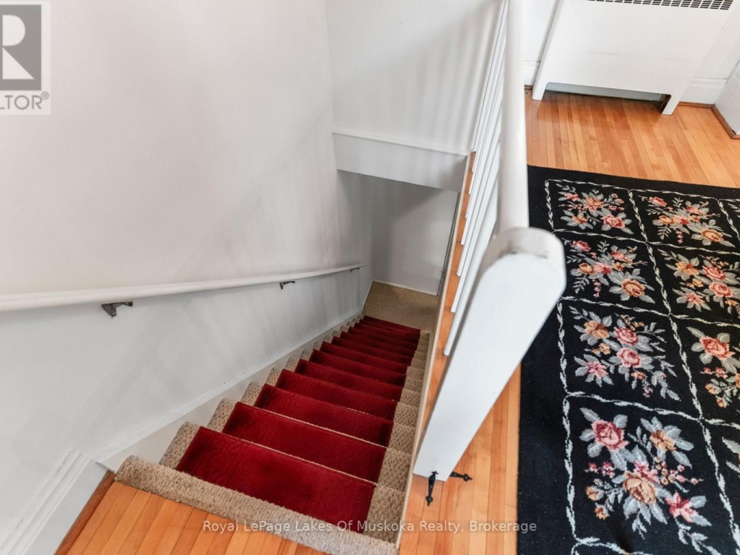 229 FRASERBURG ROAD, Bracebridge (Macaulay)
