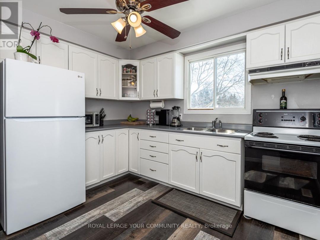 347 LAKELAND CRESCENT, 