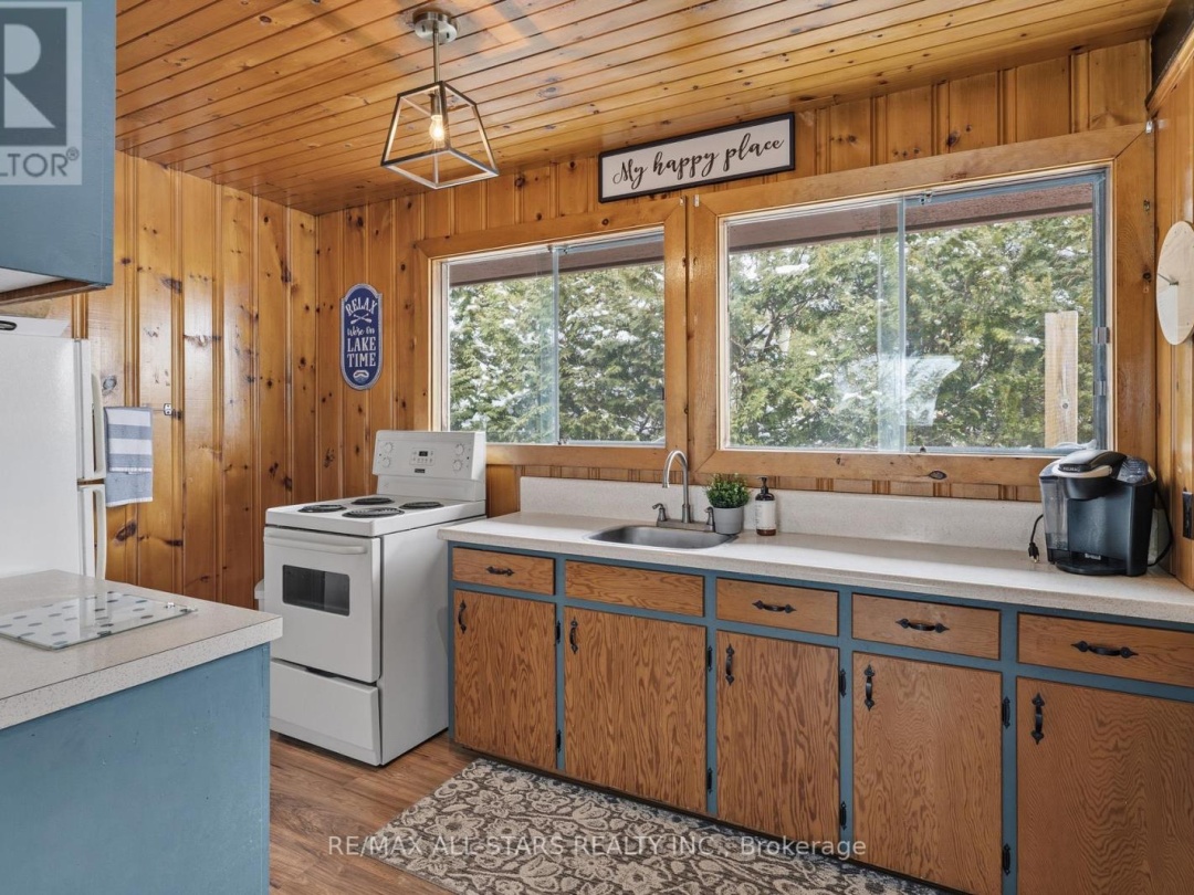 393 HILLSIDE DRIVE, Four Mile Lake