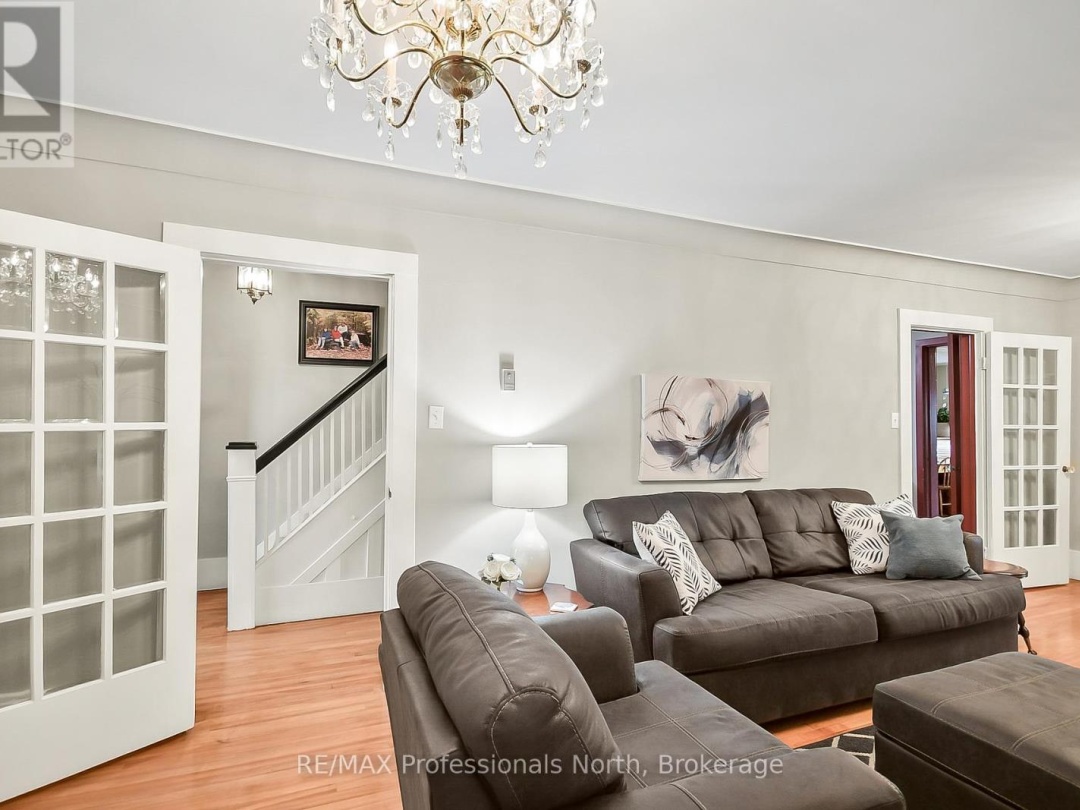 133 MAIN STREET W, 