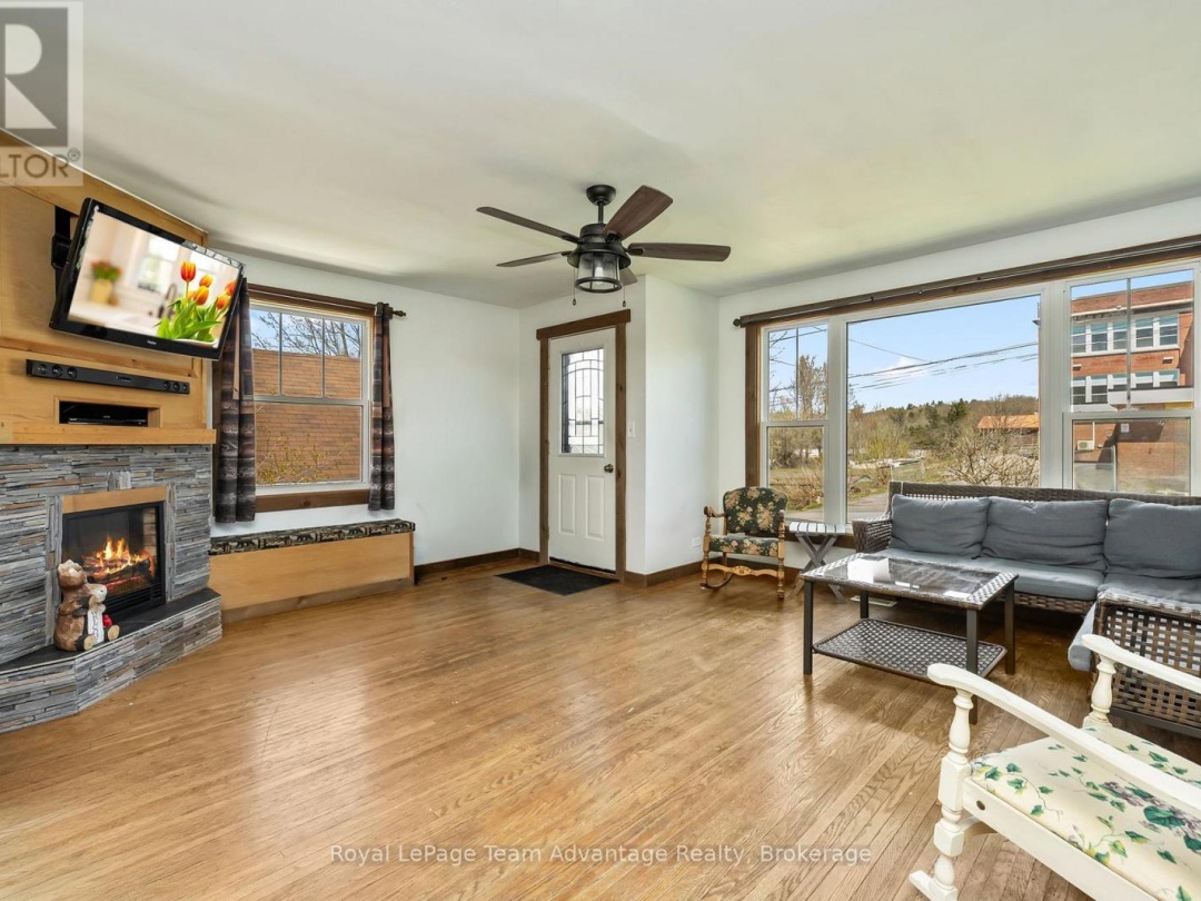 2 MEADOW STREET, Parry Sound