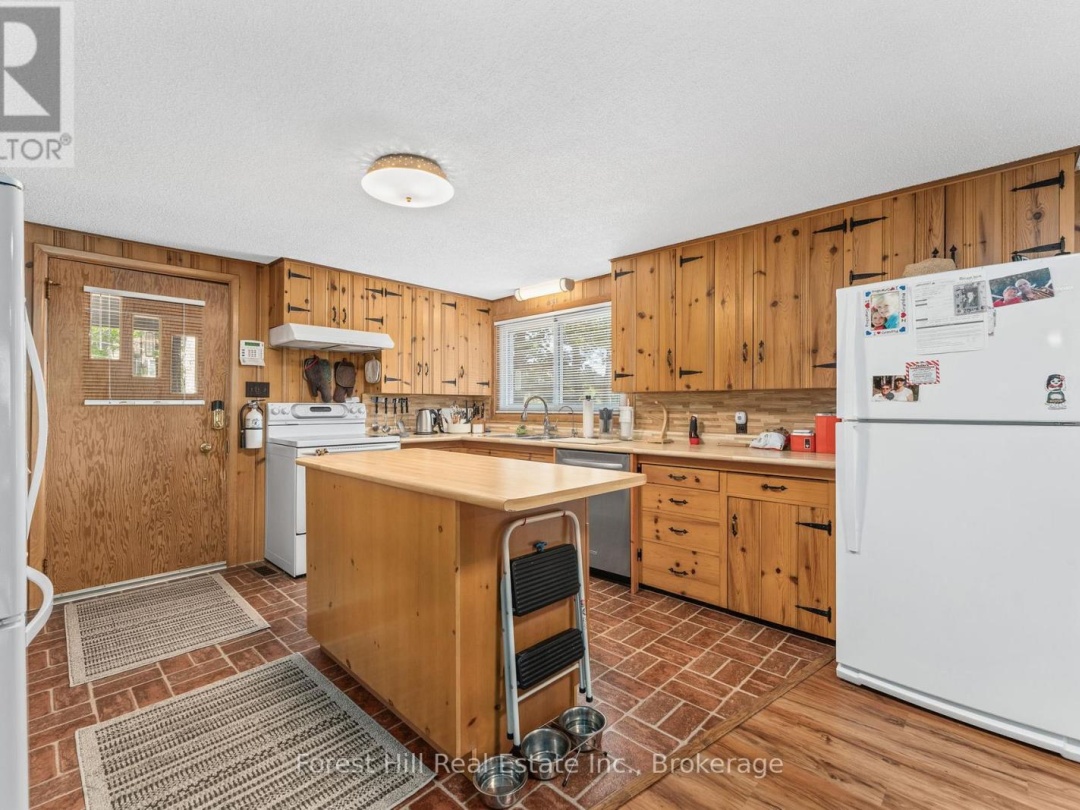 1062 PINE LAKE ROAD, 