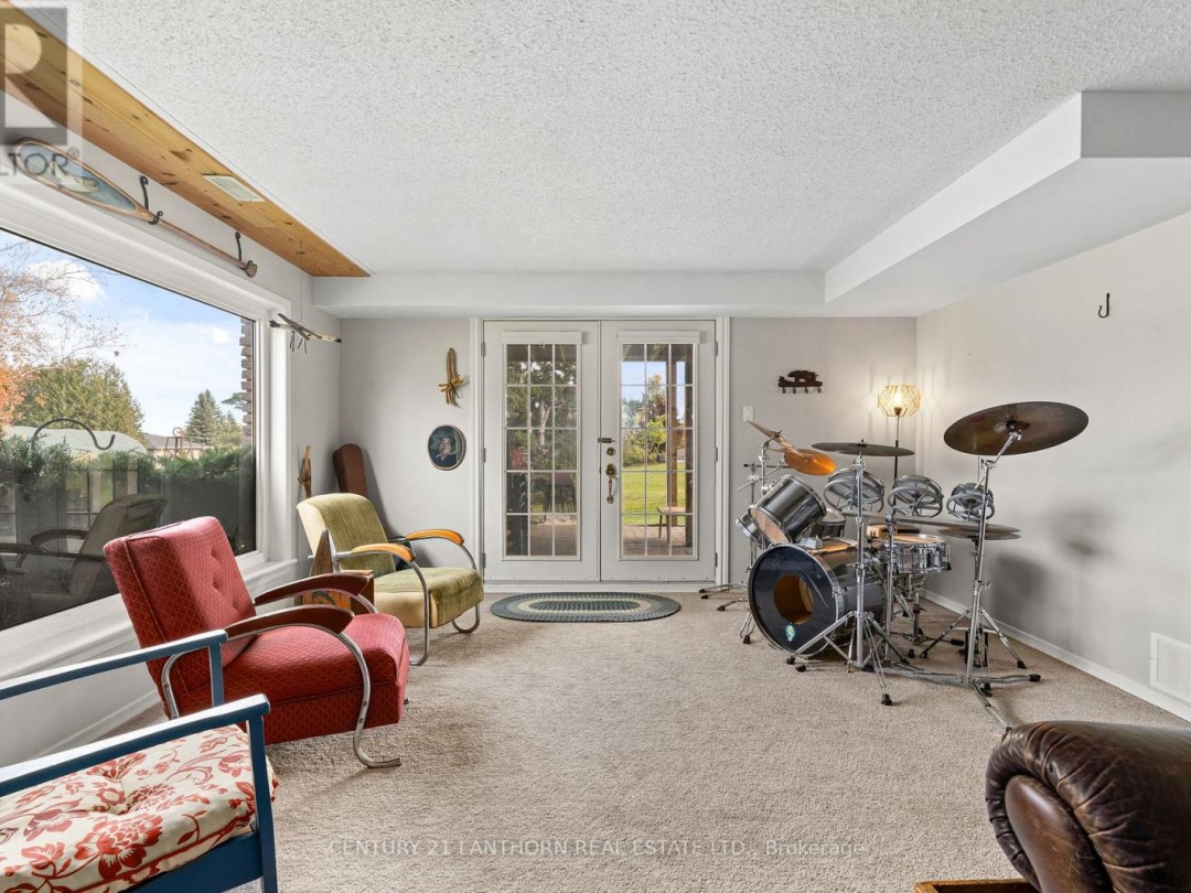 456 OLD SURREY LANE, Pigeon Lake