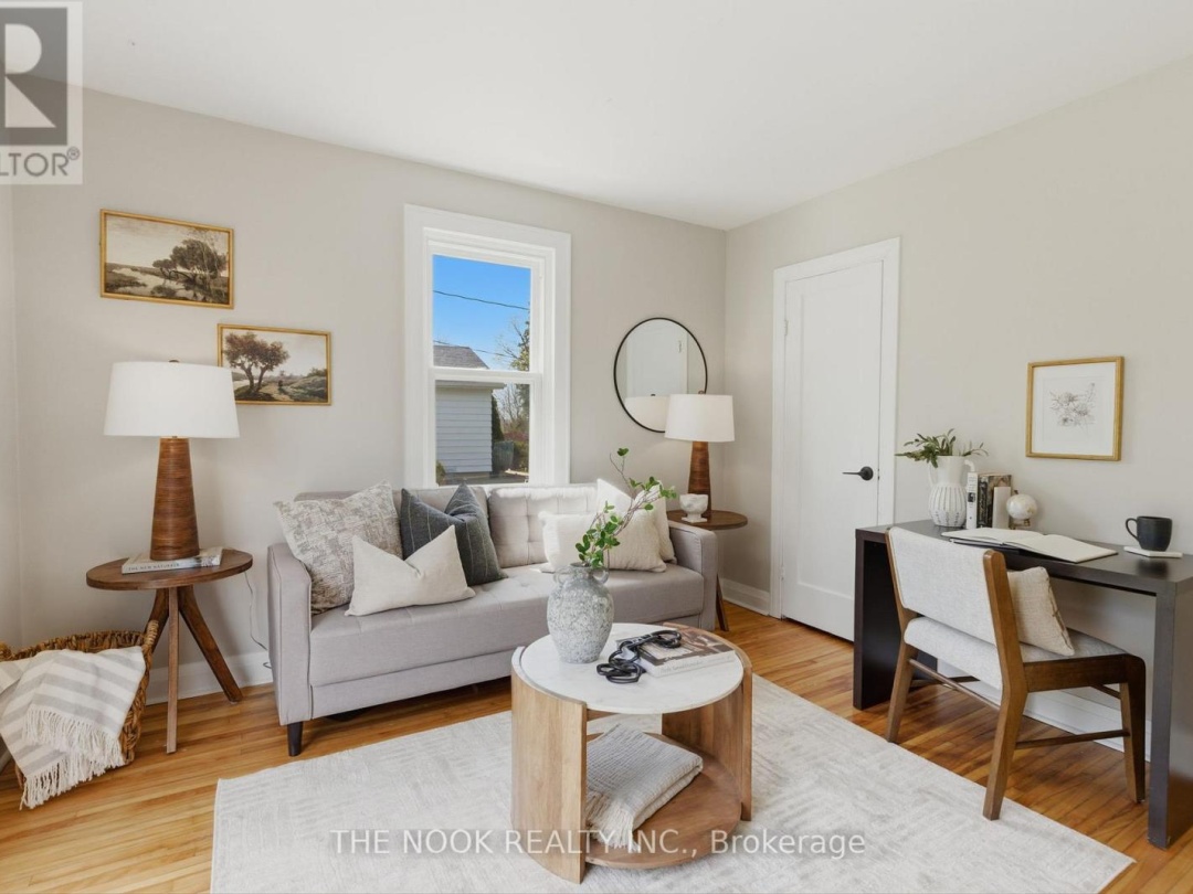 54 CLIFTON STREET, Kawartha Lakes (Fenelon Falls)