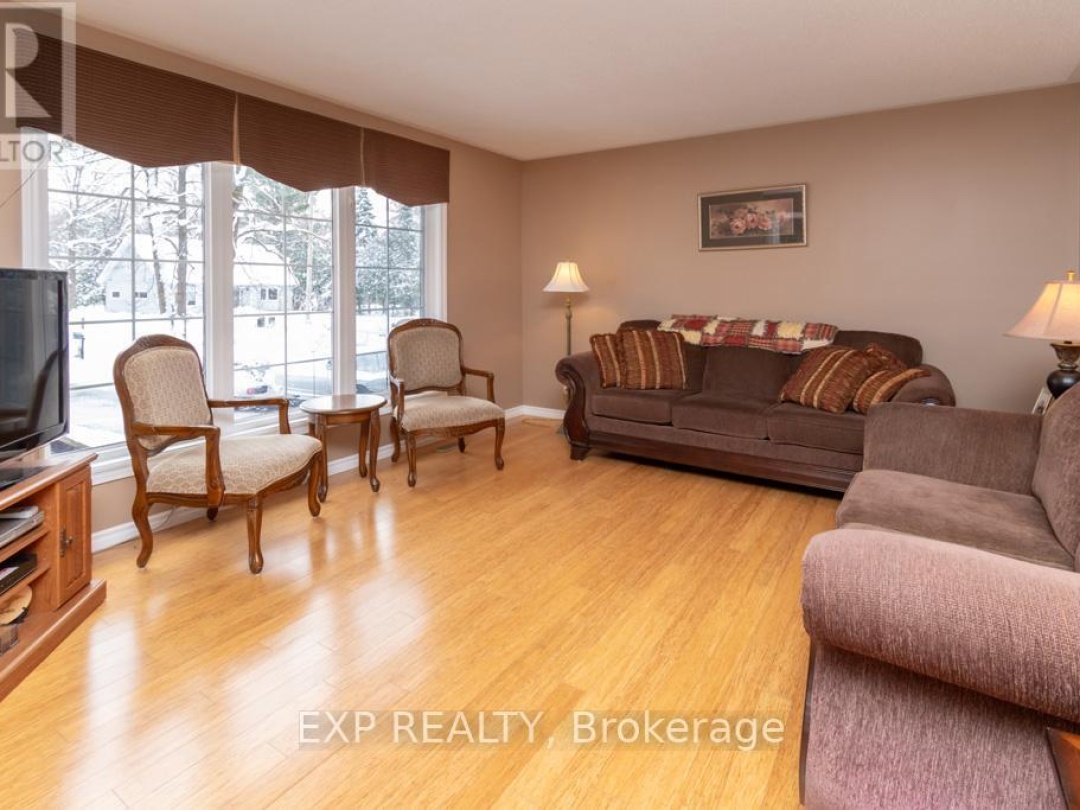 56 BECKETTS SIDE ROAD N, 