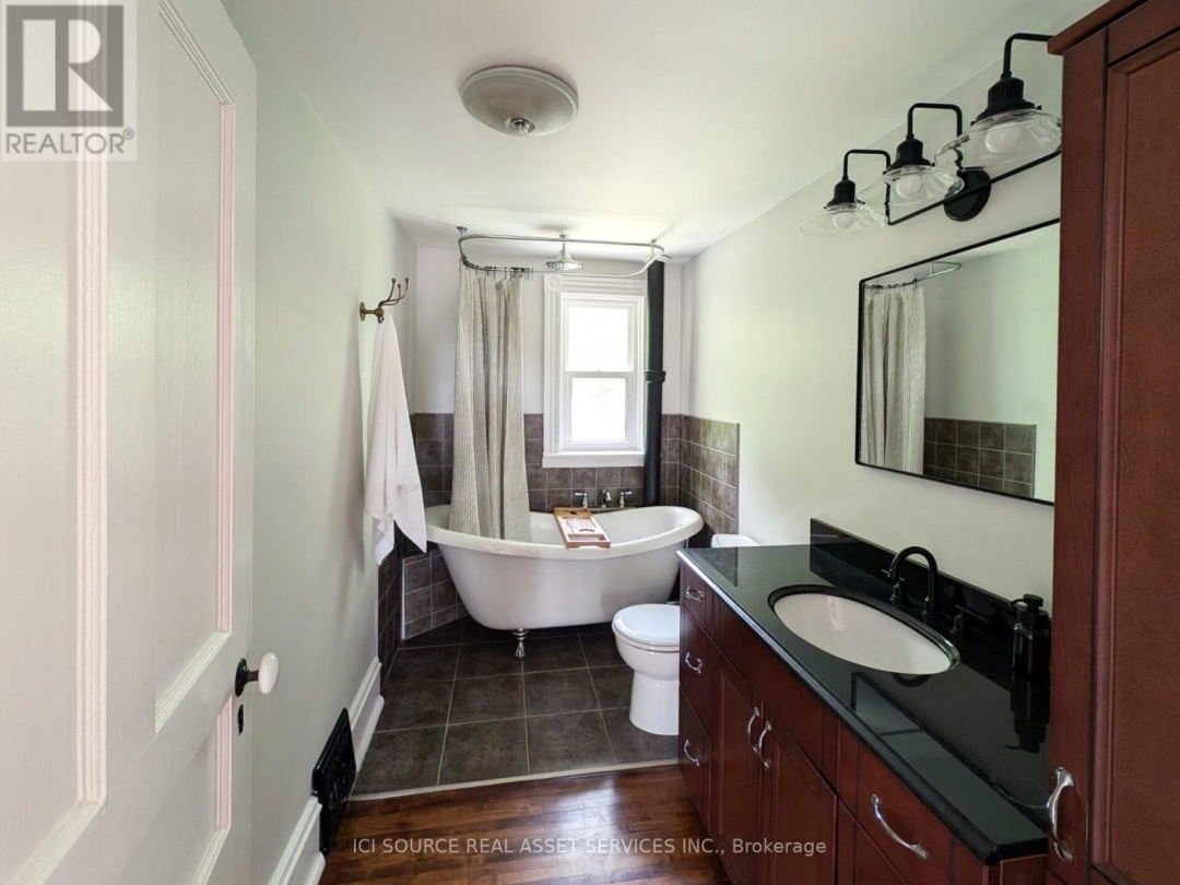 260 COLBORNE STREET W, 