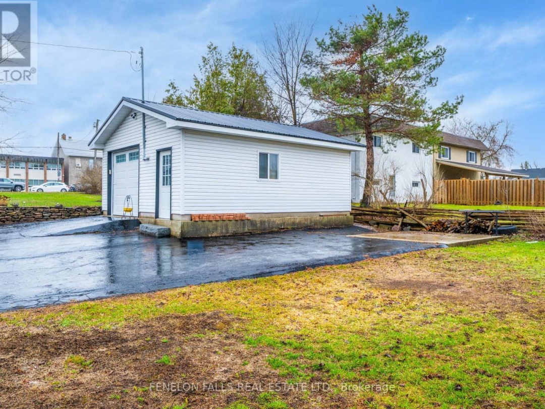 12 NORTH STREET, Kawartha Lakes (Fenelon Falls)