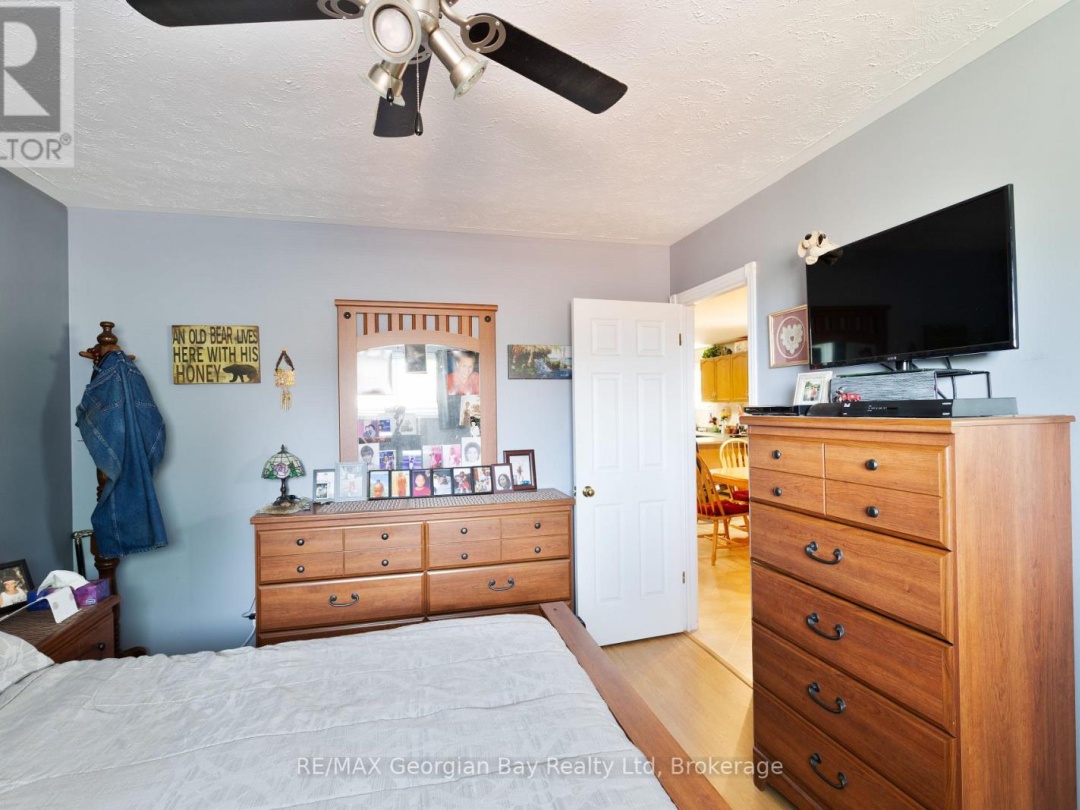 33 ANDERSON CRESCENT, 