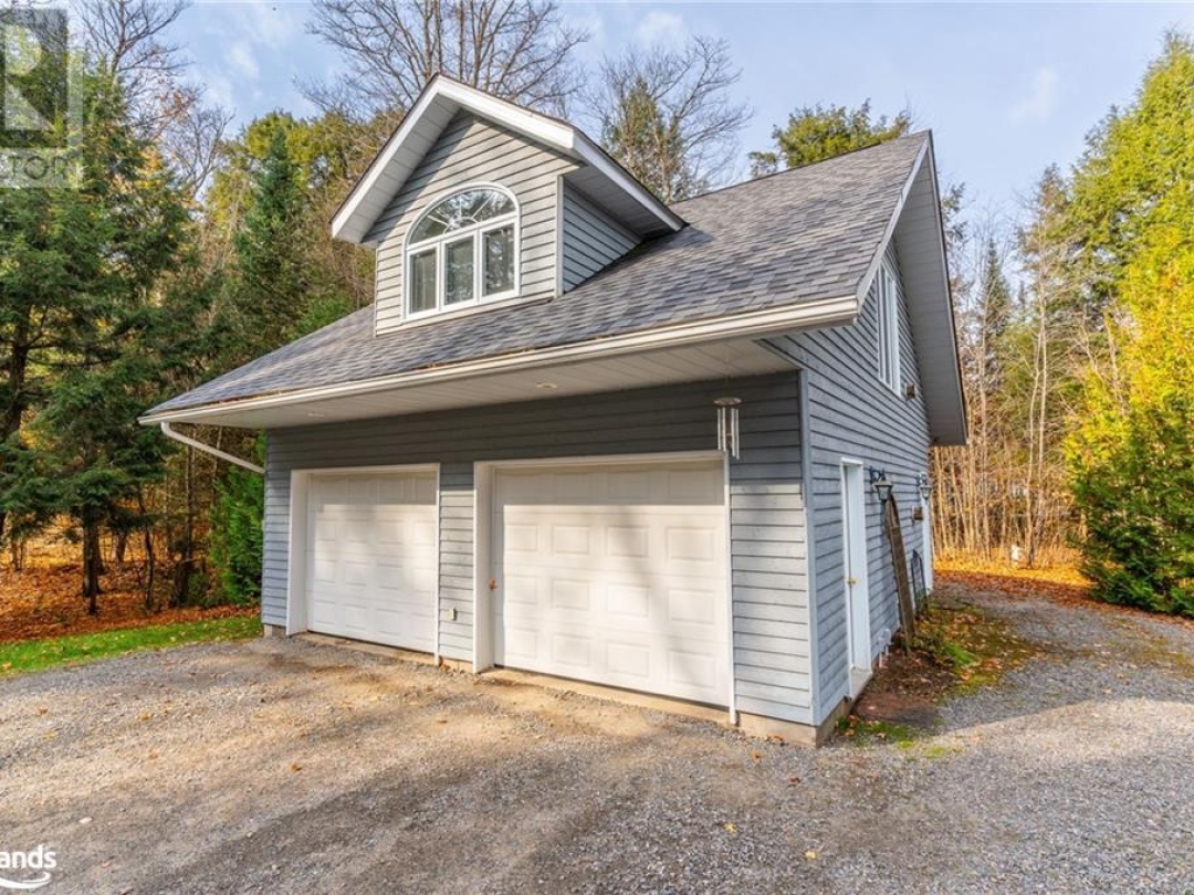 3526 West Shore Road, Kennisis Lake