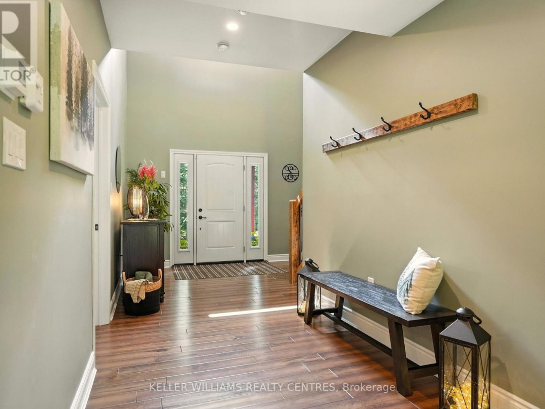 96 LINDGREN ROAD E, 