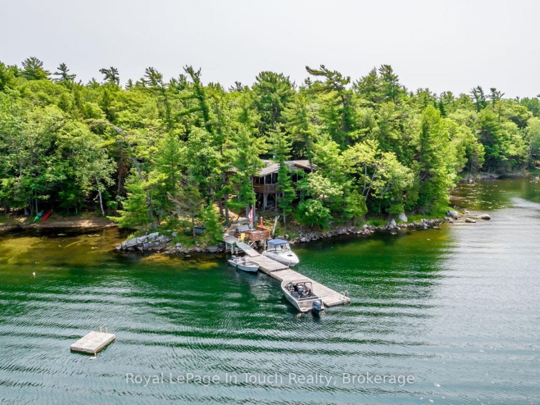 B207-7 WAHSOUNE ISLAND, Georgian Bay