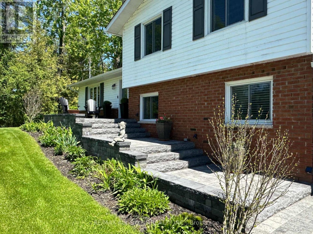 243 WEST STREET, Kawartha Lakes (Bobcaygeon)