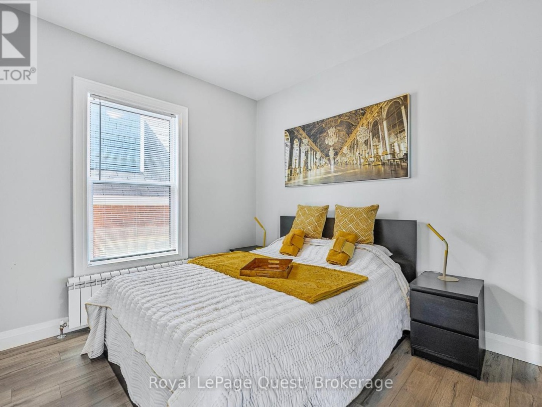 214 MISSISSAGA STREET W, 