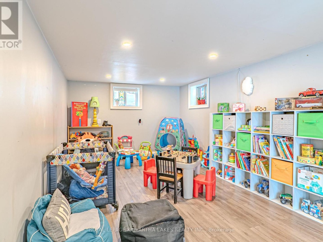 63 ROBINSON AVENUE, Mitchell Lake