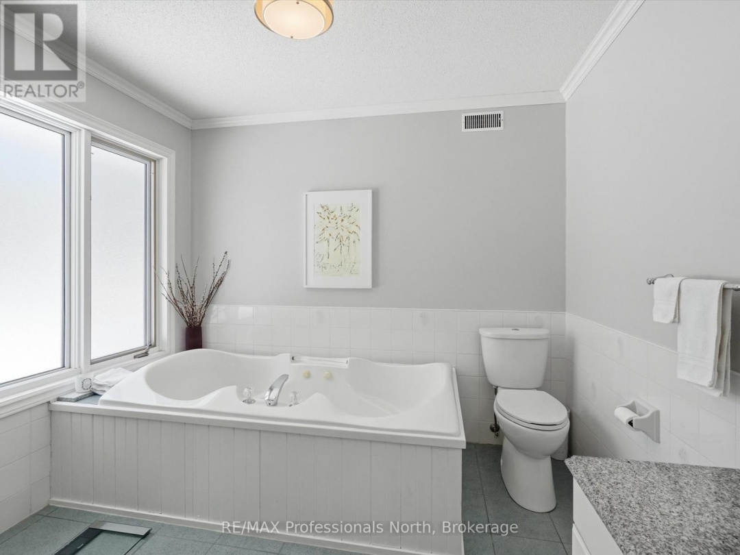 31 THE GRANITE BLUFF, Bracebridge (Macaulay)