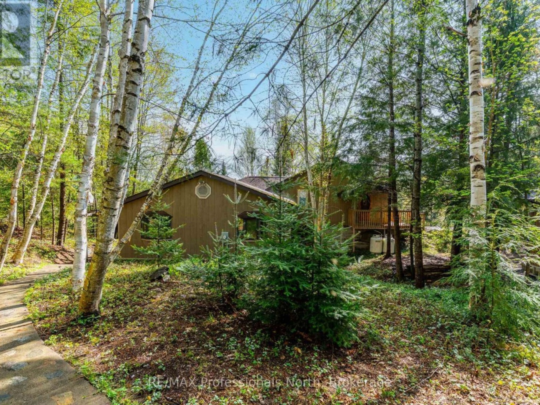 6213 KENNISIS LAKE ROAD, Kennisis Lake