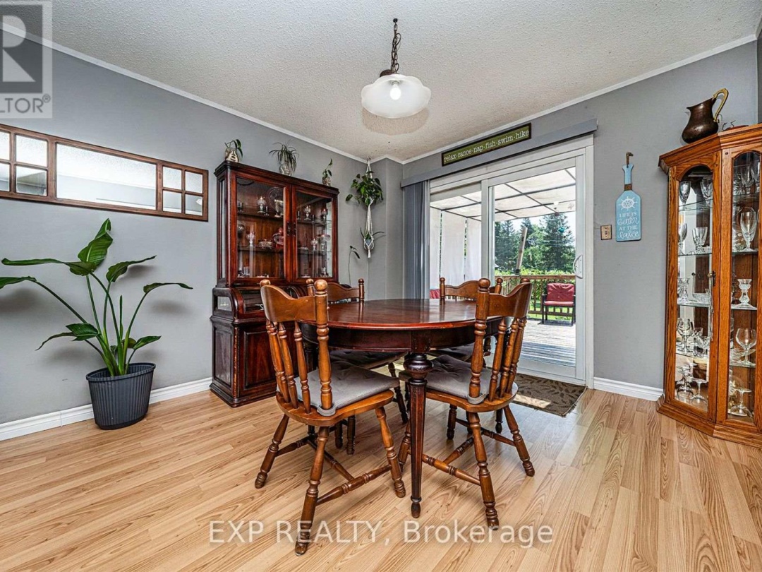 8 PINEWOOD BOULEVARD, 