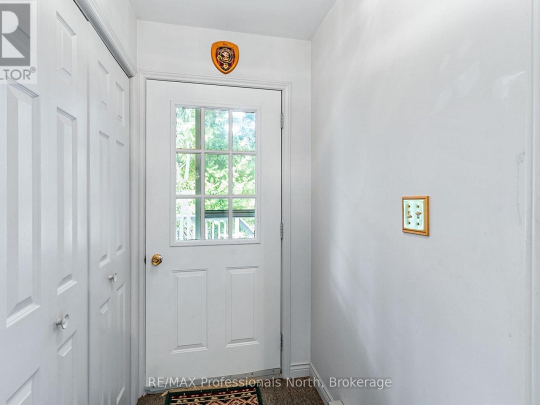 1080 PETTICOAT LANE, Minden Lake