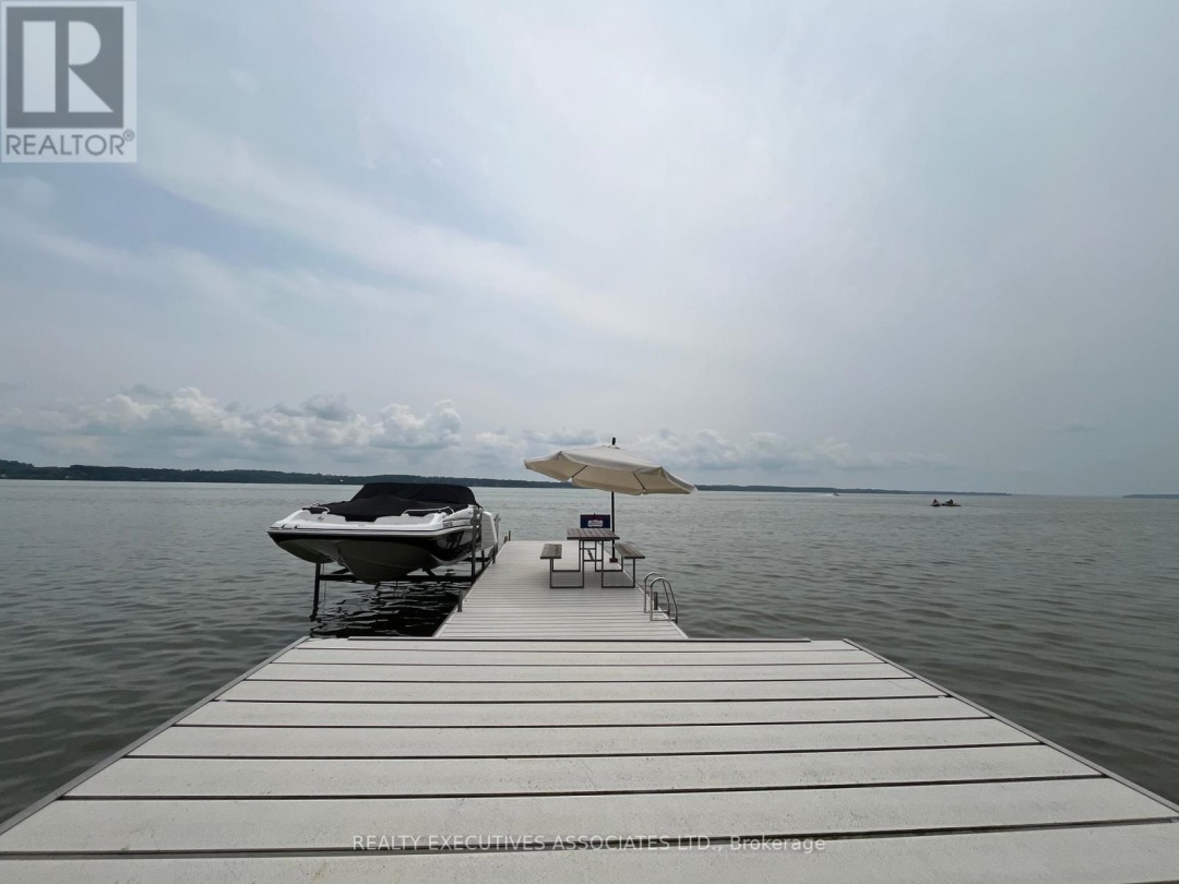 22 Lakeview Boulevard, Scugog Lake