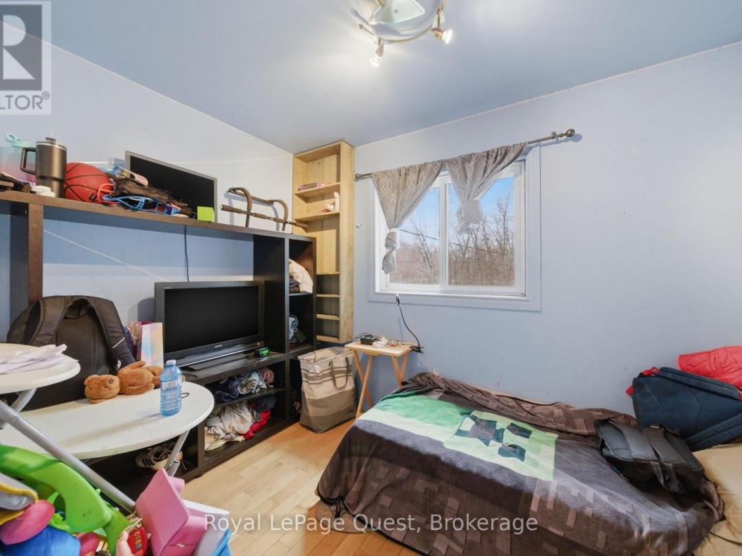 7476 ASH CRESCENT, Black River
