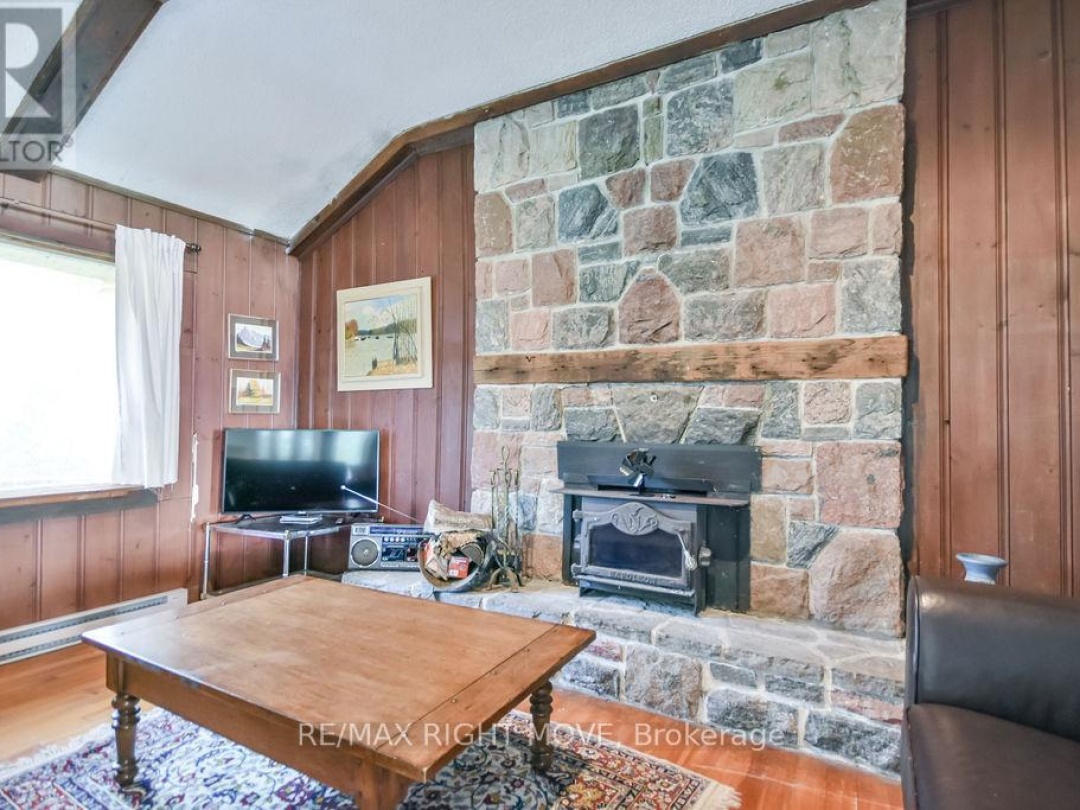 1467 CUNNINGHAM CRESCENT, 