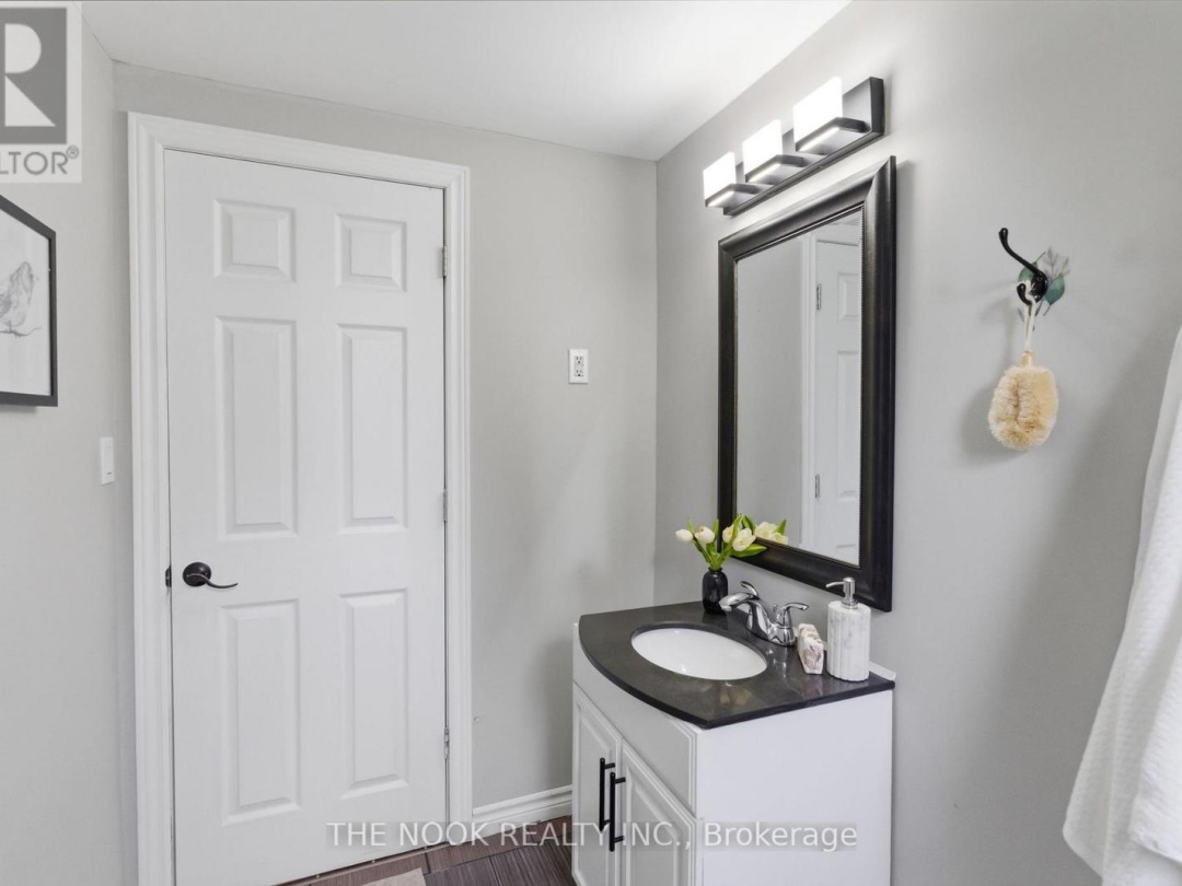 54 CLIFTON STREET, Kawartha Lakes (Fenelon Falls)