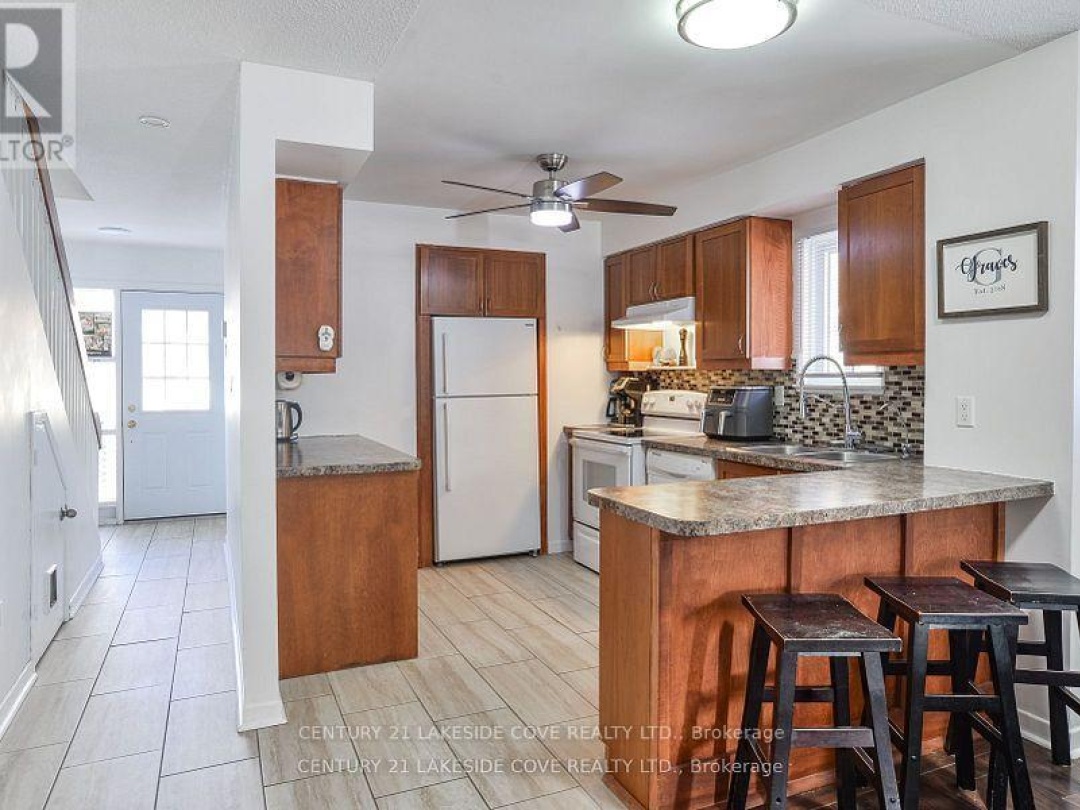 Unit 5 4 Paradise Boulevard, Lake Simcoe