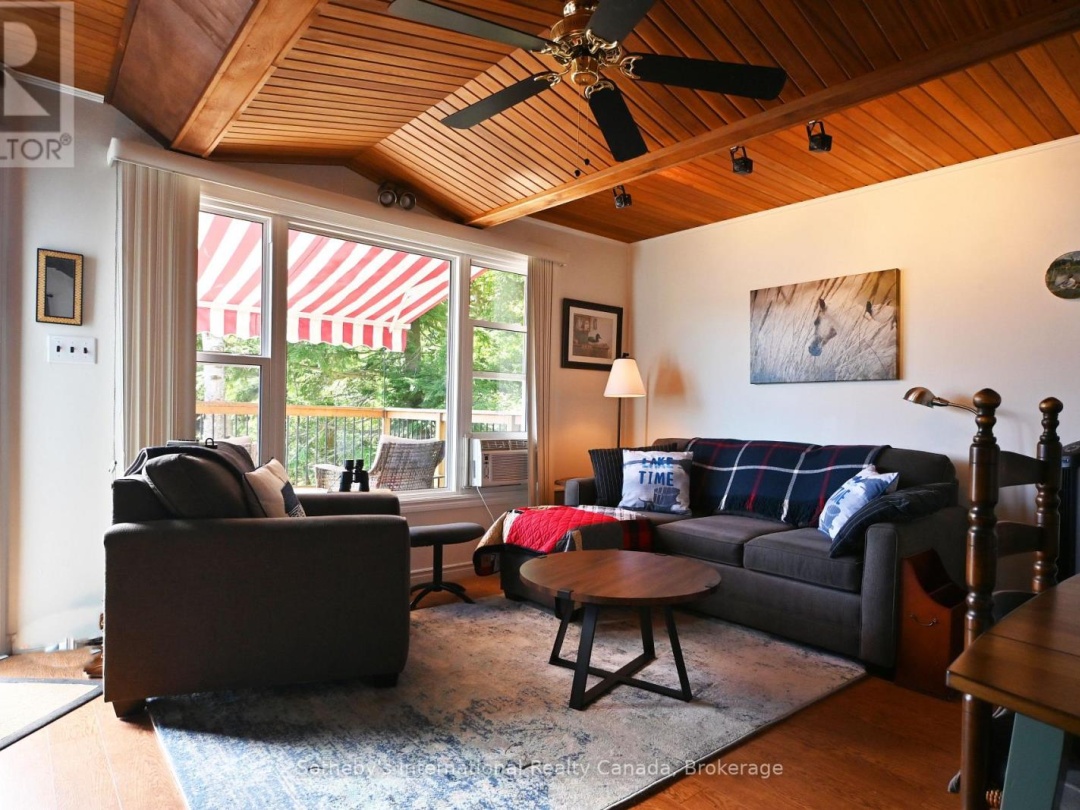 28 PINEWOOD ROAD, Long Lake