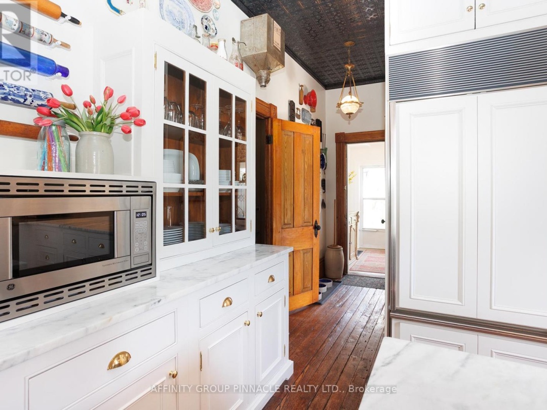 42 OAK STREET, Kawartha Lakes (Fenelon Falls)