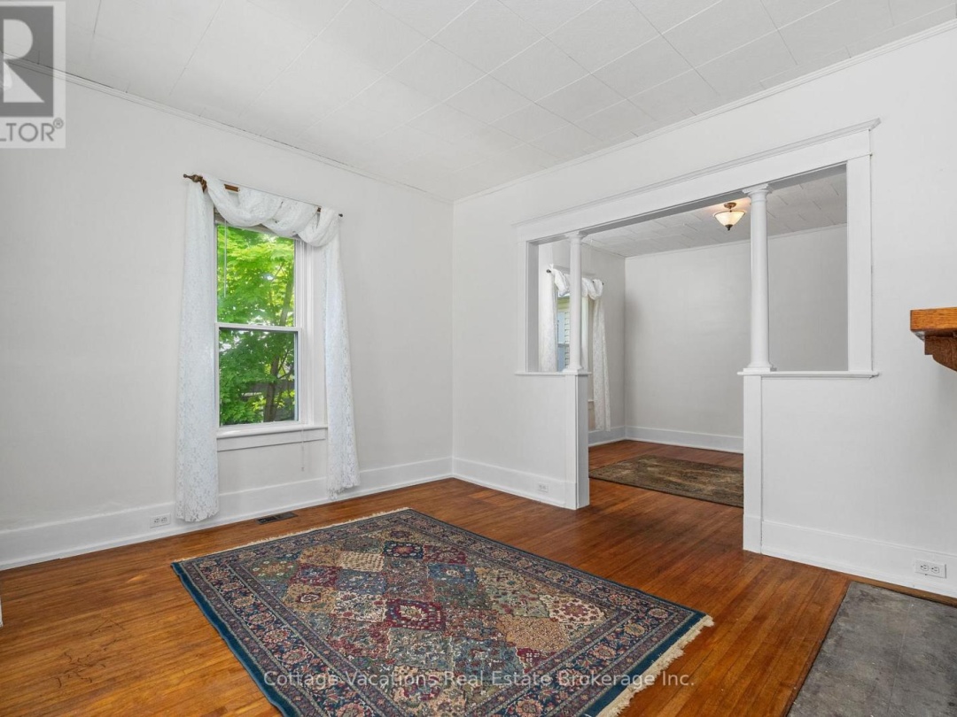 1 DUNCAN STREET E, 