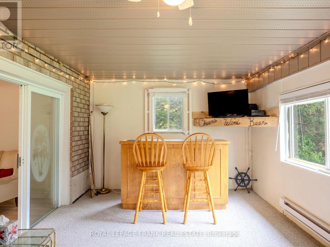 97 PIRATES GLEN DRIVE, Pigeon Lake