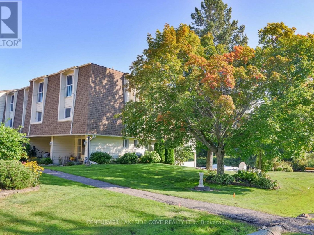 UNIT #6 - 4 PARADISE BOULEVARD, Lake Simcoe